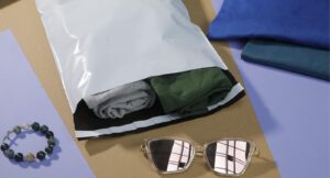 jak zapakowac ubrania do wysylki