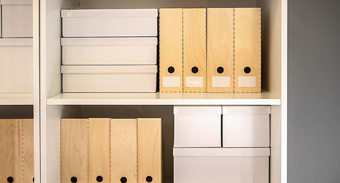 uporządkowane dokumenty w opakowaniach archiwizacyjnych