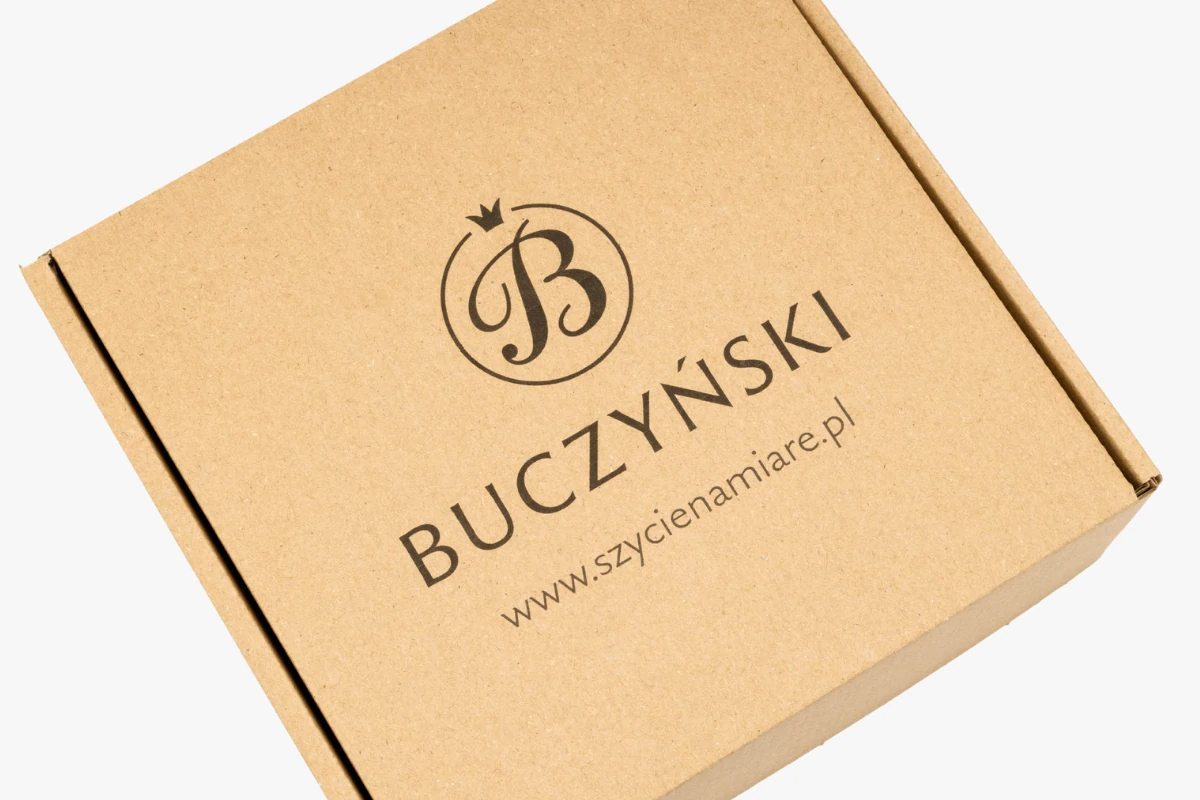 karton z własnym nadrukiem, logo na kartonie