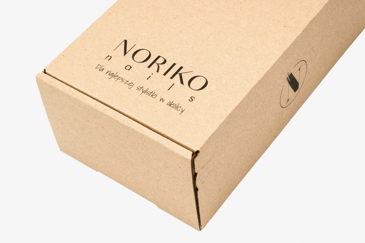 pudełka ze zrywką i nadrukiem, karton z logo firmy